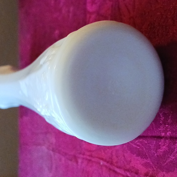 Westmoreland Swung Milk Glass Paneled Grape Design 9.5" High - Picture 4 of 6